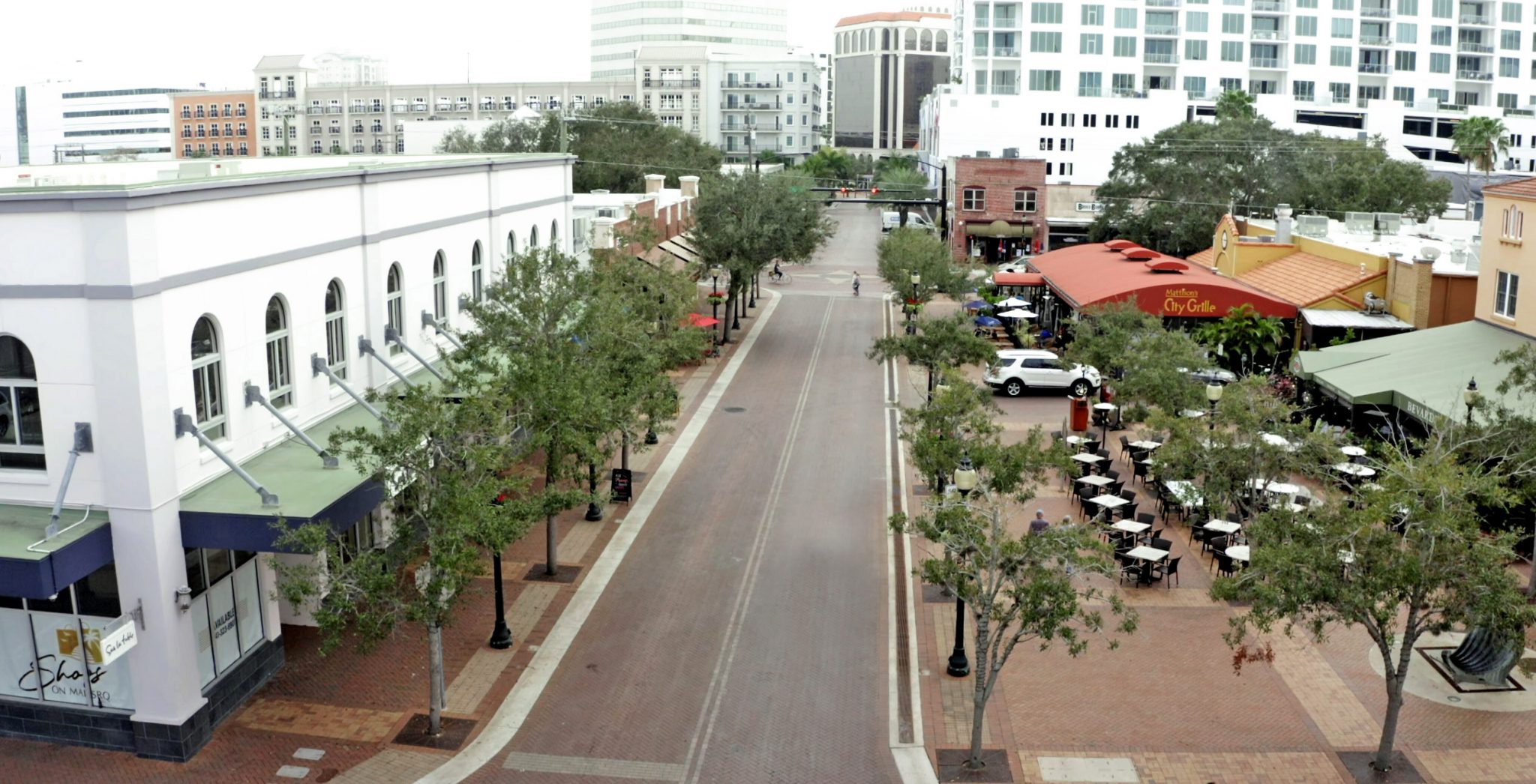 Sarasota 2021 Glow Table Dinner